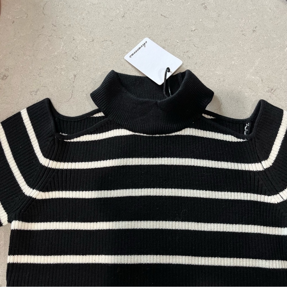 Olivaceous Stitch Fix  sweater top black white mock neck cold shoulder cutout - Picture 3 of 6